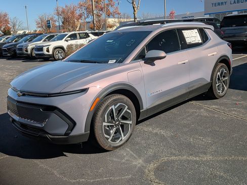 New 2026 Chevrolet Equinox EV LT image 3
