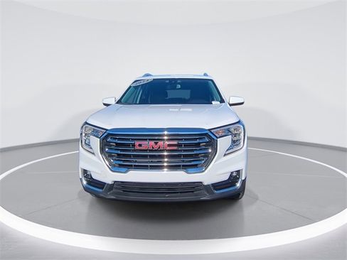 Used 2024 GMC Terrain SLT image 3