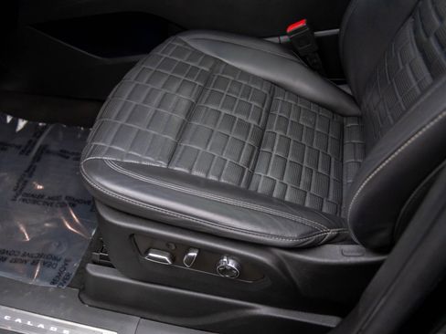 Used 2022 Cadillac Escalade Sport Platinum image 16