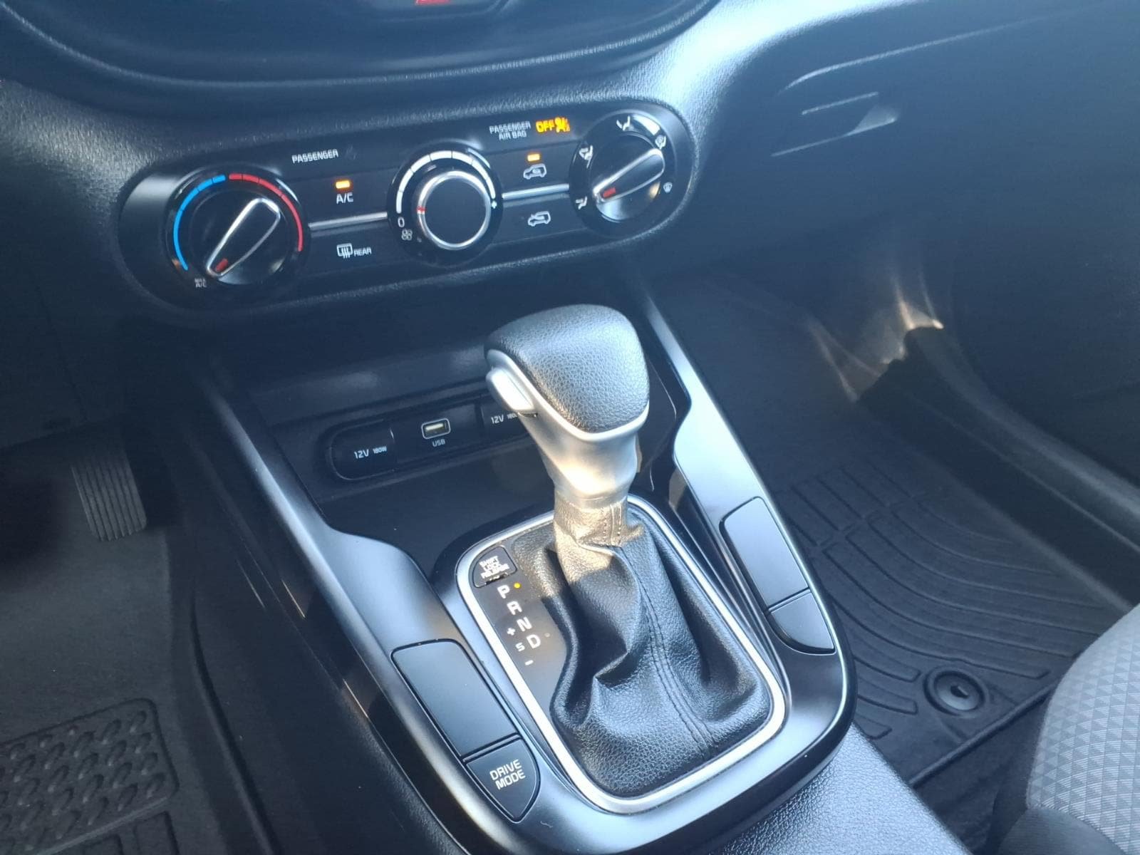 Used 2024 Kia Soul LX w/ LX Technology Package FWD image 16