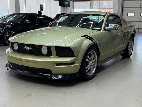 Used 2005 Ford Mustang GT RWD image 5