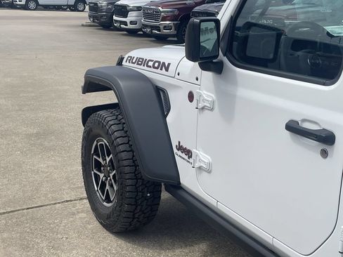New 2025 Jeep Gladiator Rubicon w/ Safety Group AWD/4WD image 12