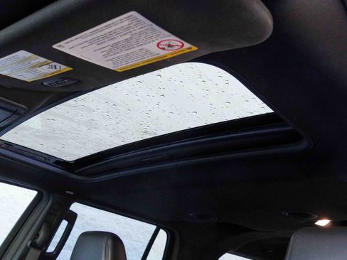 Used 2017 Lincoln Navigator Select image 14