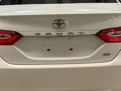 Used 2020 Toyota Camry SE image 11