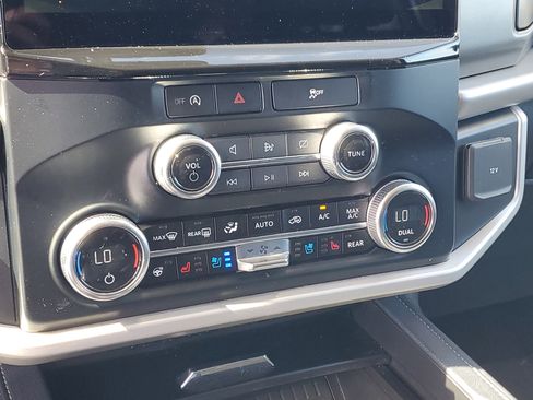 Used 2024 Ford Expedition Max XLT image 30