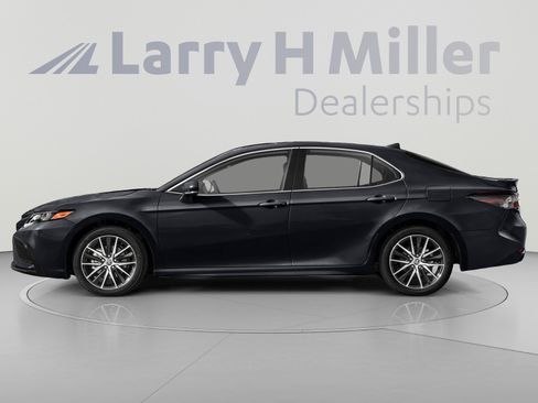 Used 2024 Toyota Camry SE w/ Convenience Package FWD image 3