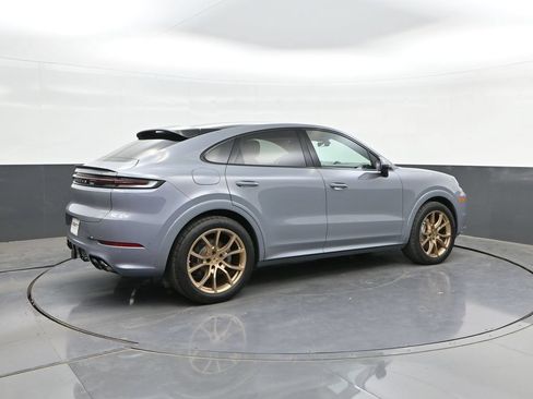Used 2024 Porsche Cayenne Coupe AWD/4WD image 15