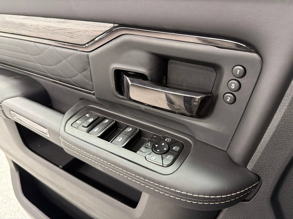 New 2027 RAM 2500 Limited AWD/4WD image 16