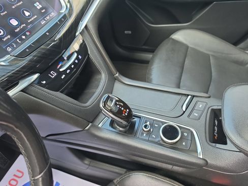 Used 2020 Cadillac XT6 Premium Luxury FWD image 24