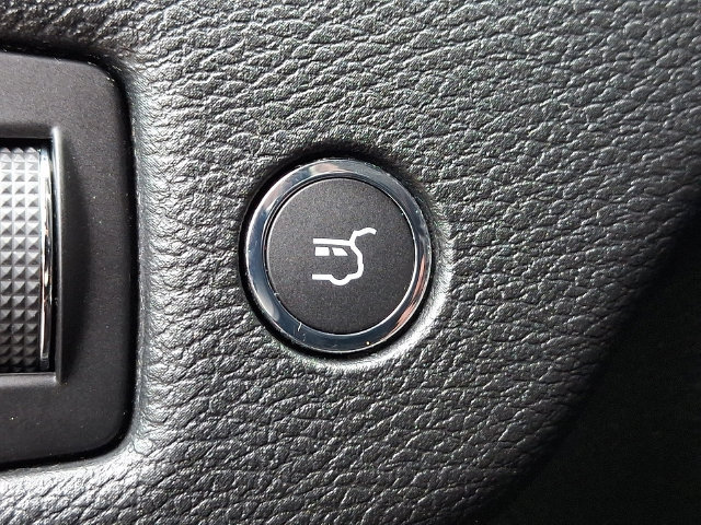 Used 2019 Jeep Cherokee Latitude Plus AWD/4WD image 25