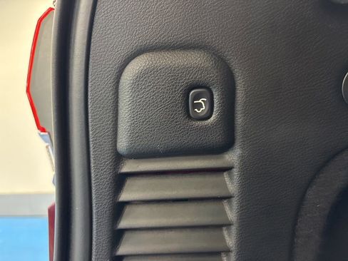 Used 2019 Jeep Grand Cherokee Limited AWD/4WD image 9
