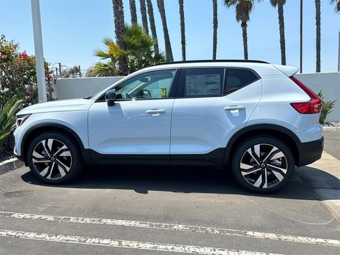 New 2026 Volvo XC40 B5 Ultra w/ Climate Package image 2