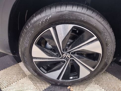 Used 2025 Volkswagen Taos SE image 6