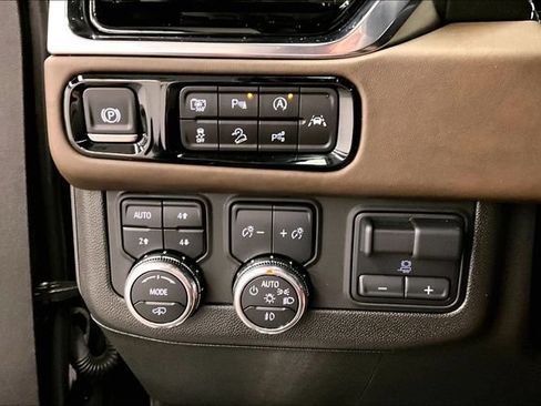 Used 2025 GMC Yukon XL Denali Ultimate w/ LPO, Floor Liner Package AWD/4WD image 40