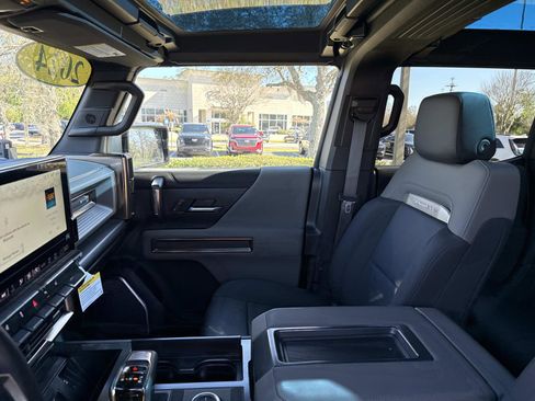 Used 2024 GMC Hummer EV 3X w/ LPO, Illumination Package image 24