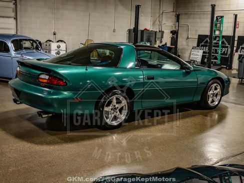 Used 1997 Chevrolet Camaro Z28 RWD image 9