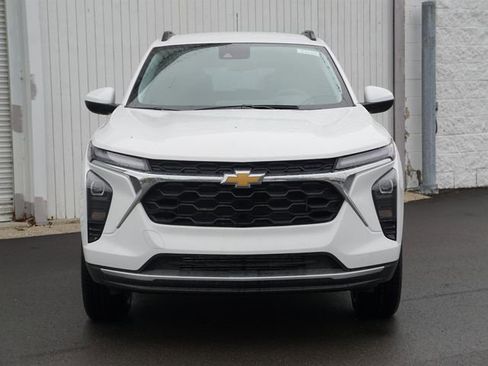 New 2026 Chevrolet Trax LT w/ LT Convenience Package FWD image 16