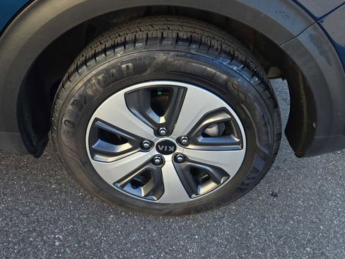 Used 2021 Kia Niro LX image 14