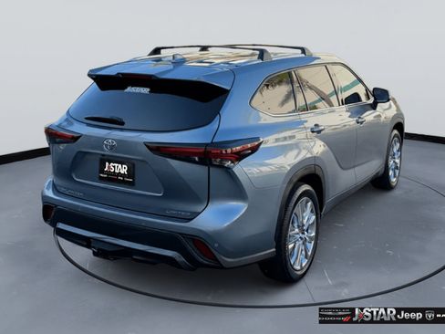 Used 2024 Toyota Highlander Limited FWD image 5
