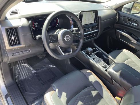 Used 2025 Nissan Pathfinder Platinum w/ Cargo Package image 17