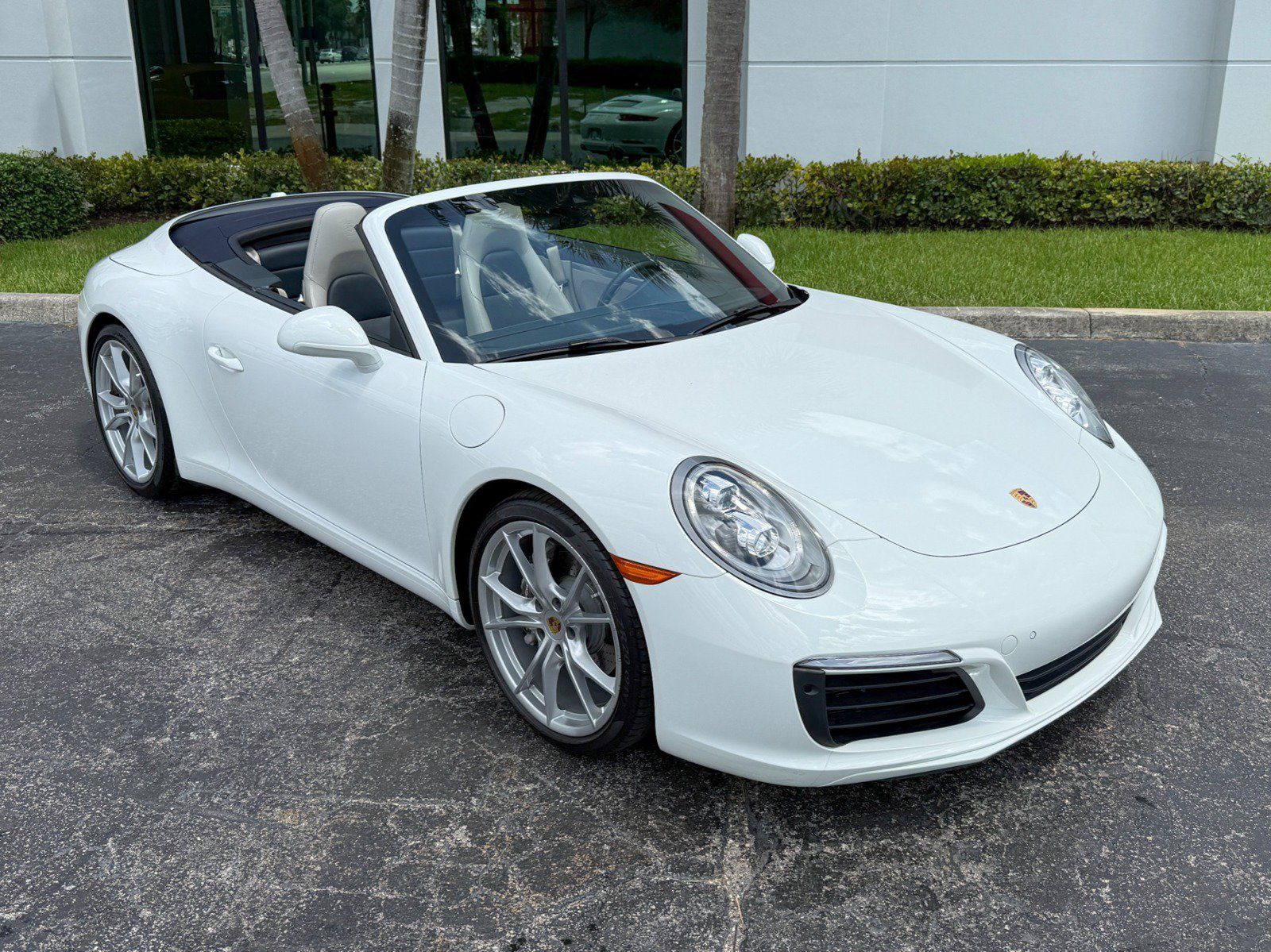 Used 2018 Porsche 911 Targa 4S image 3