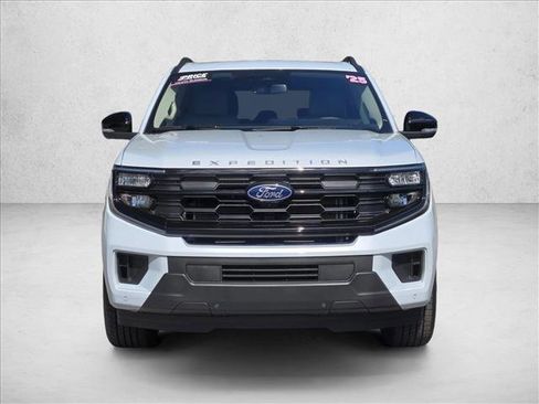 Used 2025 Ford Expedition Active image 2