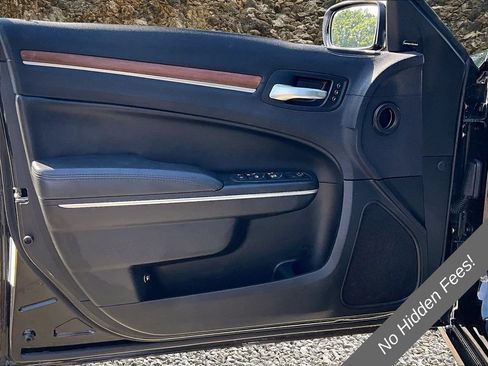 Used 2017 Chrysler 300 C Platinum AWD/4WD image 19