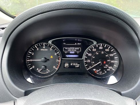Used 2015 Nissan Altima 2.5 SV w/ Convenience Package FWD image 16
