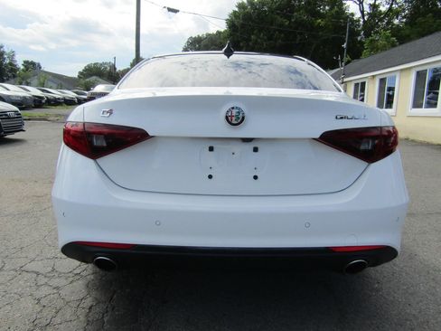 Used 2018 Alfa Romeo Giulia AWD image 6