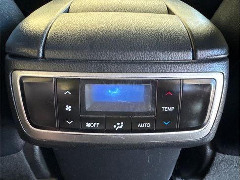 Used 2018 Toyota Highlander XLE image 17