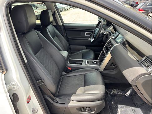 Used 2019 Land Rover Discovery Sport SE AWD/4WD image 40