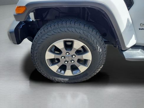 Used 2019 Jeep Wrangler Unlimited Sahara image 25