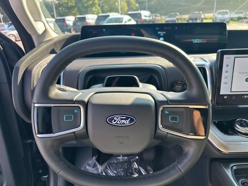 New 2027 Ford Expedition Platinum w/ Platinum Ultimate Package AWD/4WD image 18