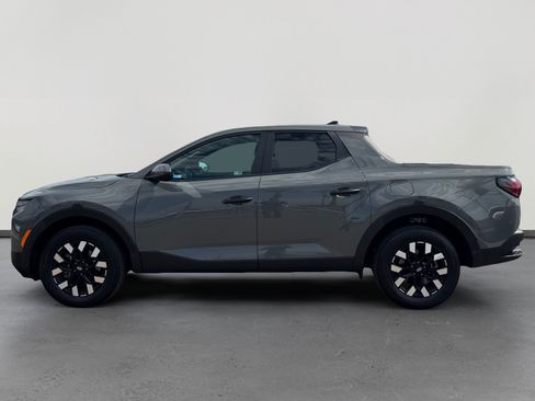 Used 2025 Hyundai Santa Cruz SE FWD image 2