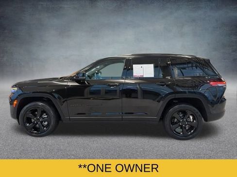 Used 2024 Jeep Grand Cherokee Limited w/ Black Appearance Package image 7
