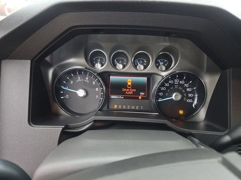 Used 2014 Ford F250 Lariat w/ Lariat Interior Package image 12