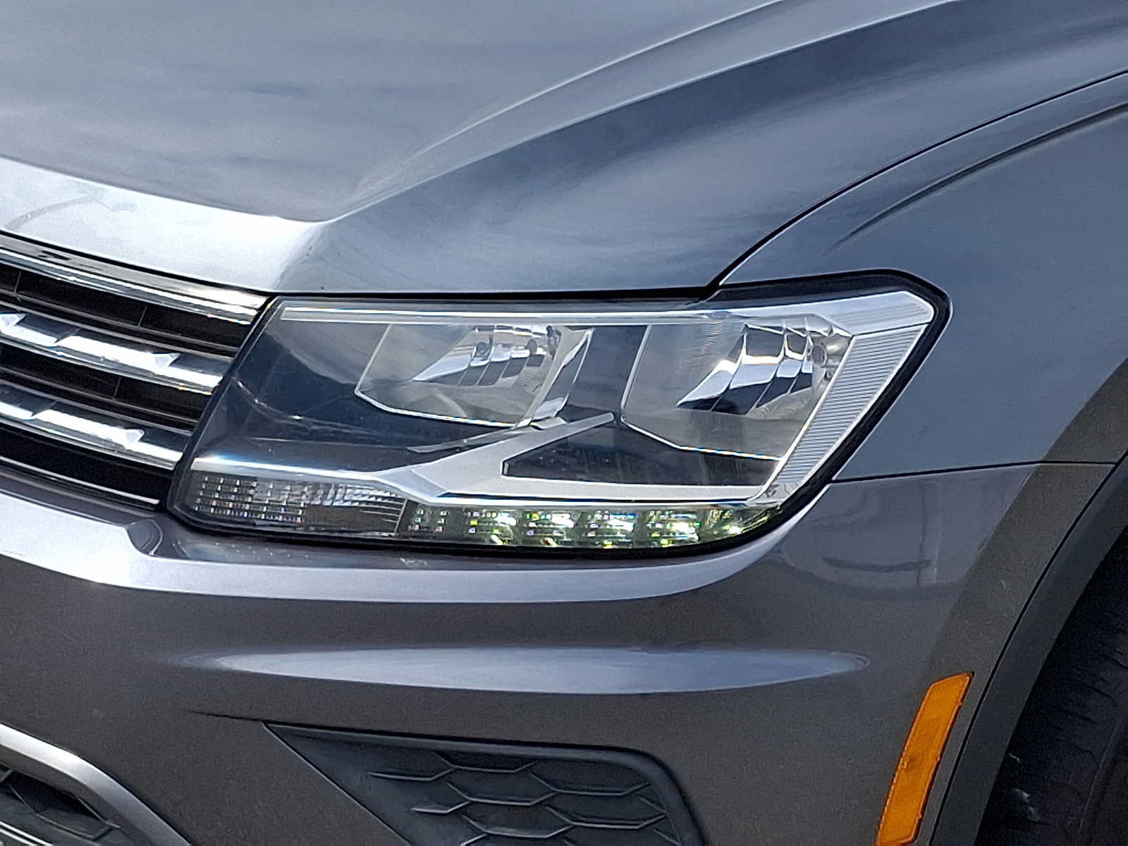 Used 2020 Volkswagen Tiguan SE w/ Panoramic Sunroof Package AWD/4WD image 9
