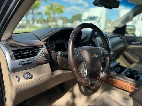 Used 2019 Chevrolet Suburban Premier RWD image 13