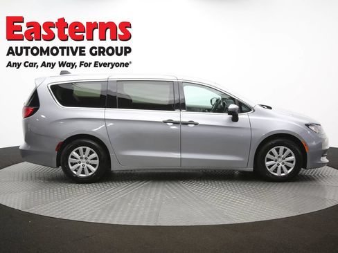 Used 2021 Chrysler Voyager L FWD image 43