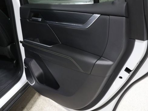 Used 2024 GMC Acadia Elevation image 24