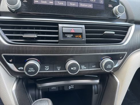 Used 2020 Honda Accord EX image 27