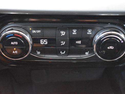 Used 2024 Chevrolet Trax LT w/ Driver Confidence Package FWD image 6