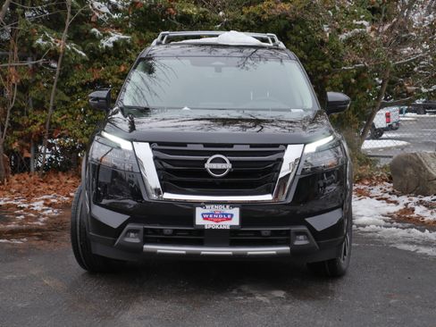Certified 2025 Nissan Pathfinder Platinum w/ Cargo Package AWD/4WD image 35