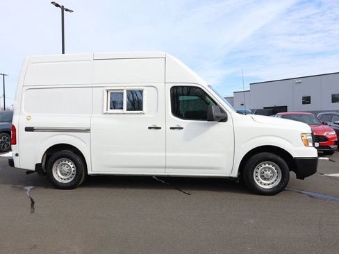 Used 2021 Nissan NV 2500 S image 6