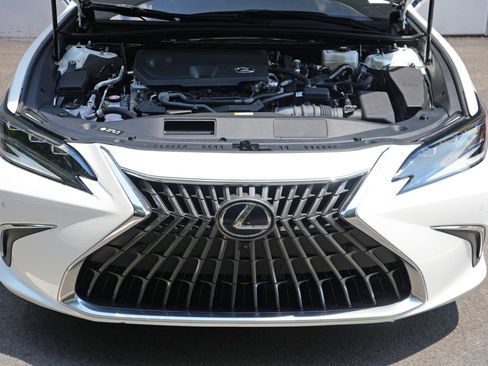Used 2024 Lexus ES 300h w/ Accessory Package (Z2) FWD image 8