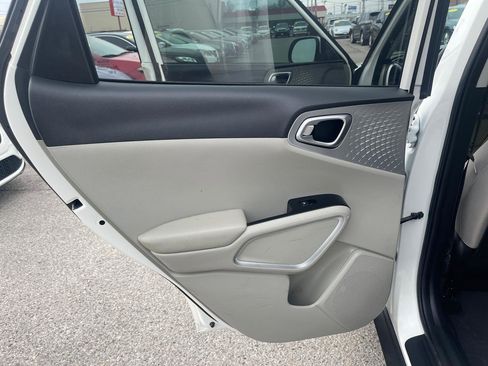 Used 2021 Kia Soul LX FWD image 13