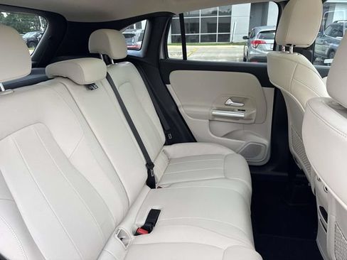 Used 2025 Mercedes-Benz GLA 250 image 14