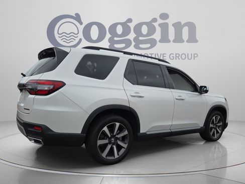 Certified 2025 Honda Pilot Touring image 5
