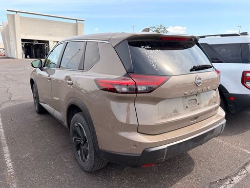 Certified 2025 Nissan Rogue SV AWD/4WD image 7