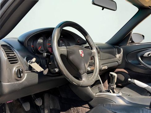 Used 2002 Porsche 911 Carrera RWD image 2
